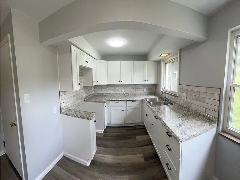 2400 Poinsettia Dr — photo 2