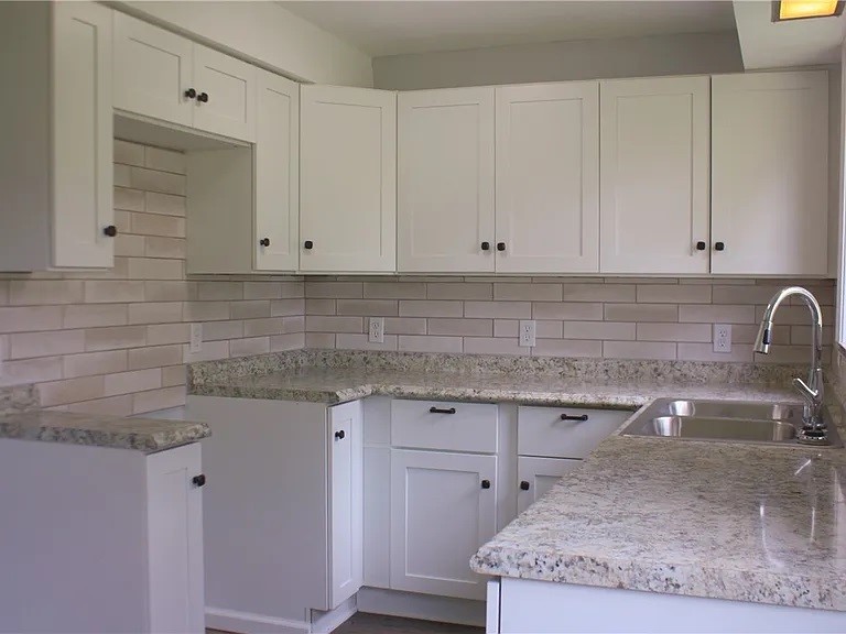 2400 Poinsettia Dr — photo 3