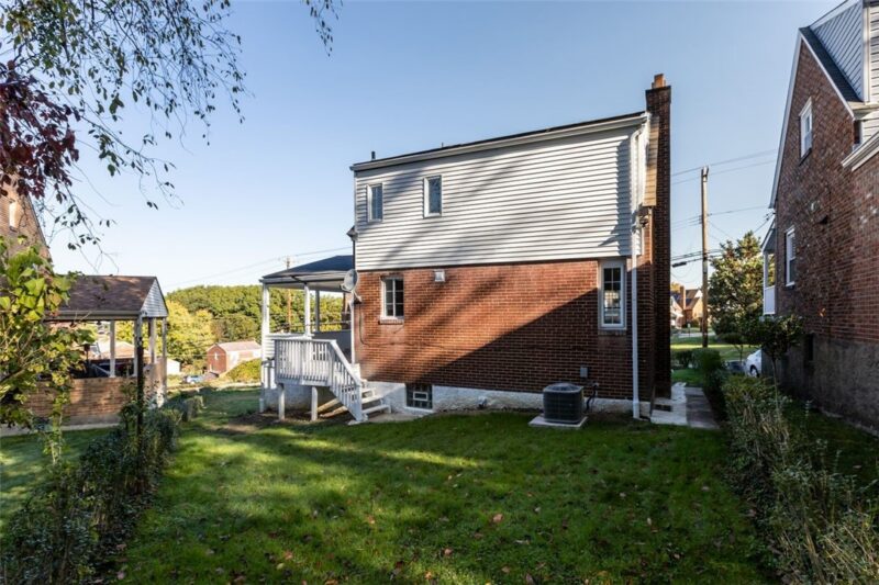 302 Wainwright Ave — photo 4