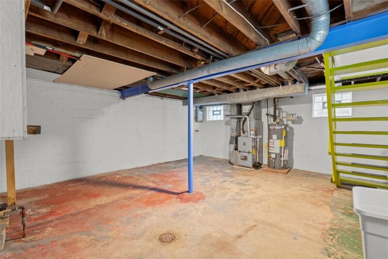 302 Wainwright Ave — photo 8