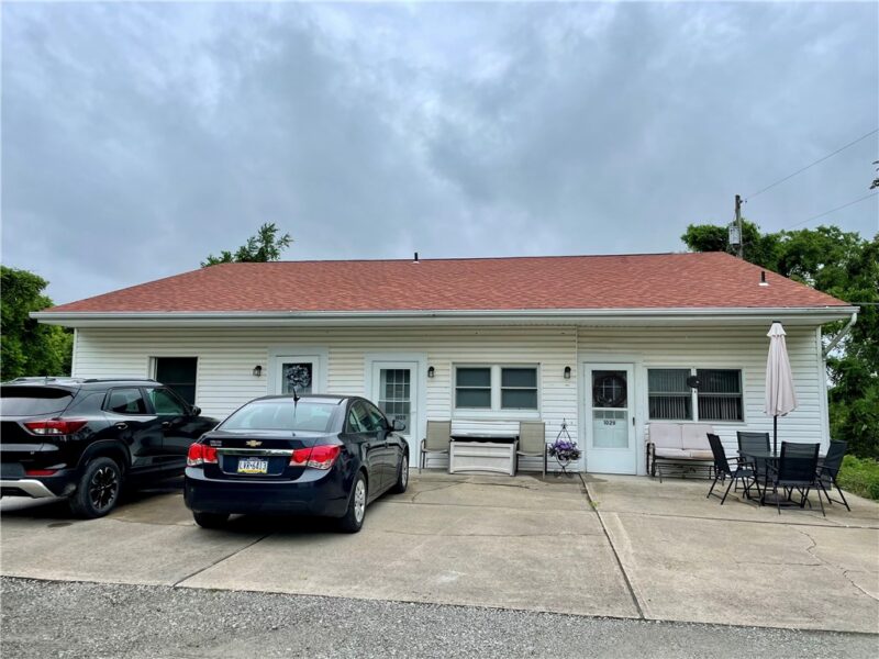 1027 Locust Ave — photo 4
