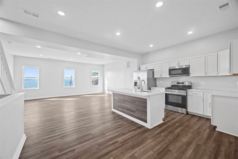 1032 Haslage Ave — photo 2