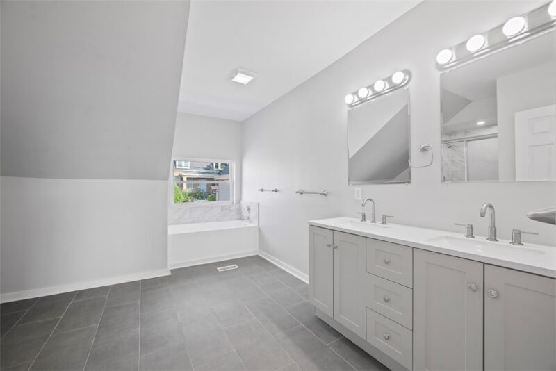 1032 Haslage Ave — photo 3
