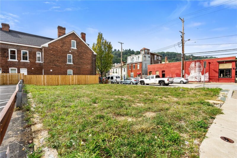 1100 E Carson Street — photo 2
