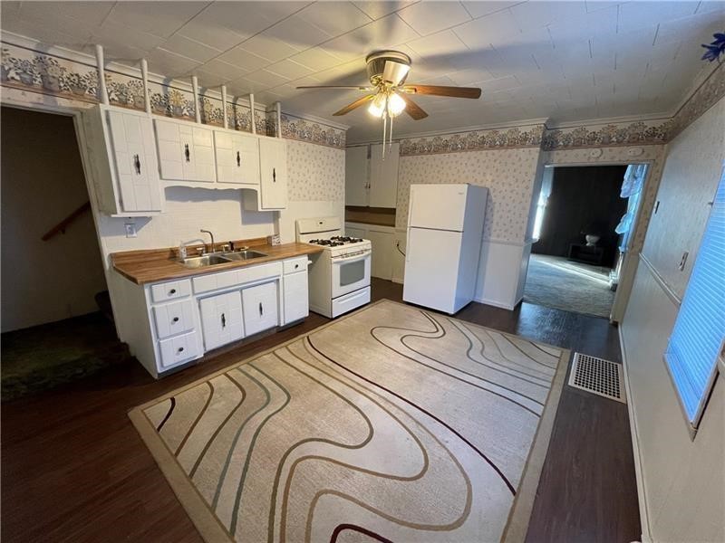211 S Walnut St — photo 4