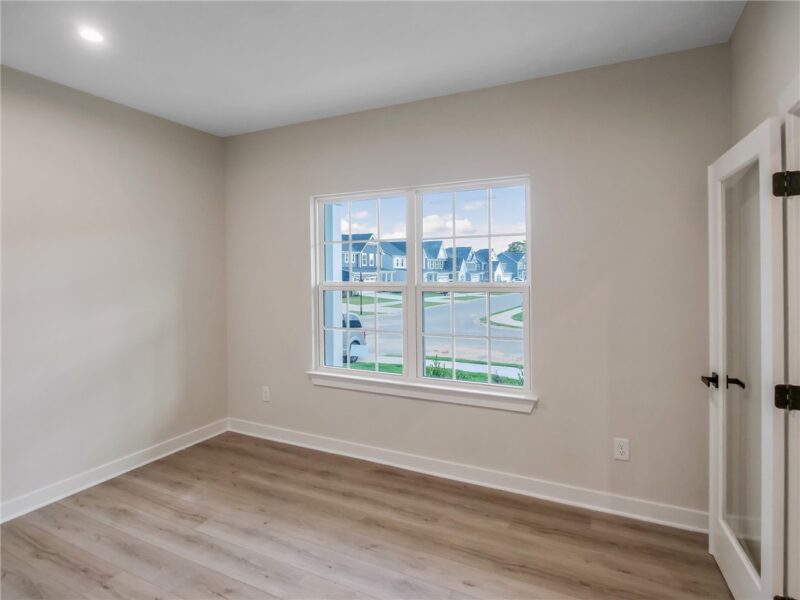 306 Whitecliff Dr. — photo 3