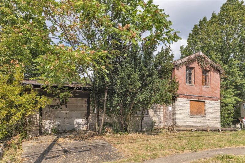 2241 Laketon Rd — photo 2
