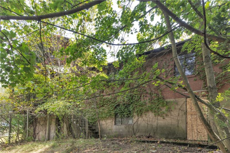 2241 Laketon Rd — photo 4