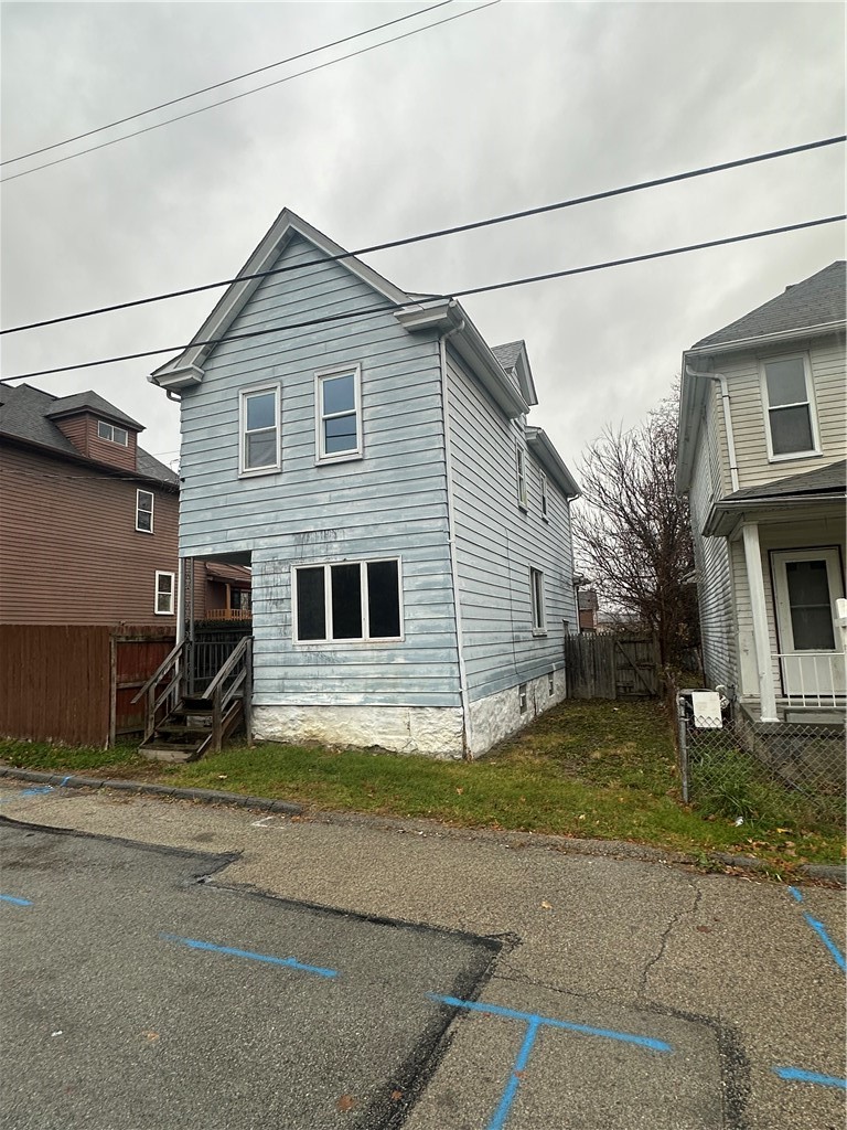 125 Elm Avenue — photo 1
