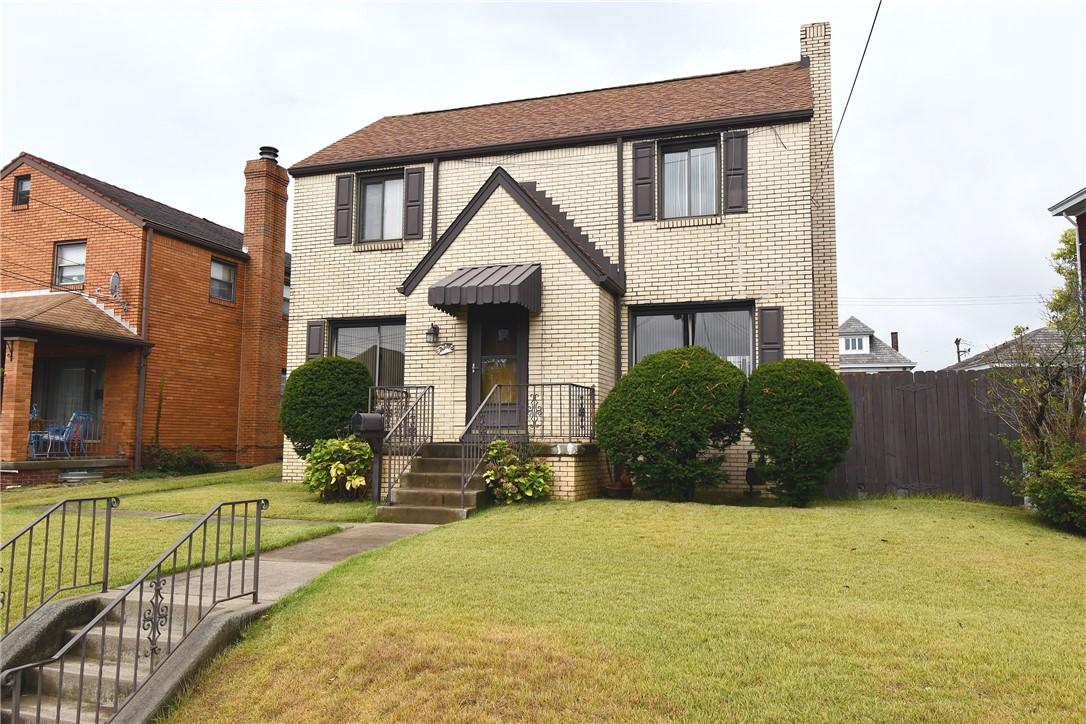 30 Stewart Ave — photo 1