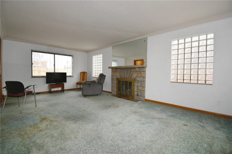 30 Stewart Ave — photo 3