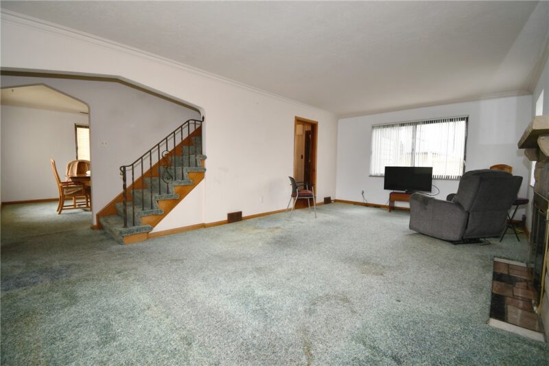 30 Stewart Ave — photo 4