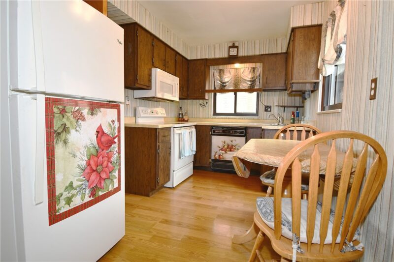 30 Stewart Ave — photo 8