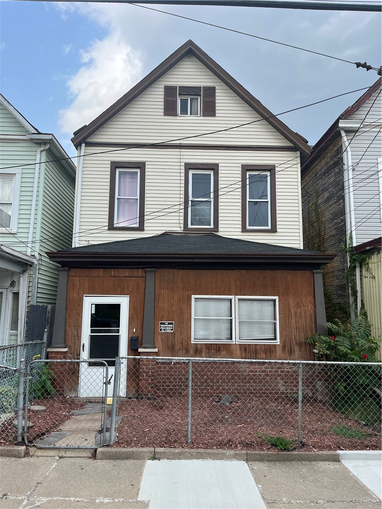 213 Comrie ave — photo 1