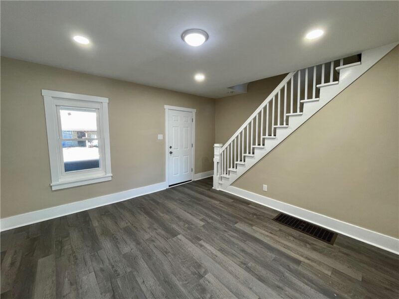 726 7th Ave — photo 3
