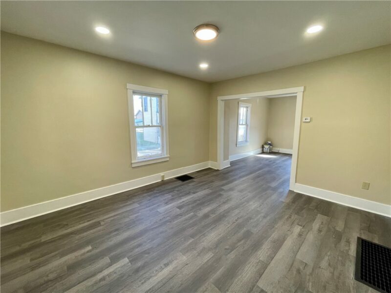 726 7th Ave — photo 7