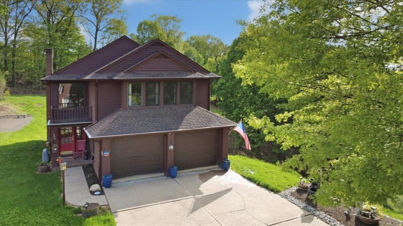 136 Heldon Dr — photo 2