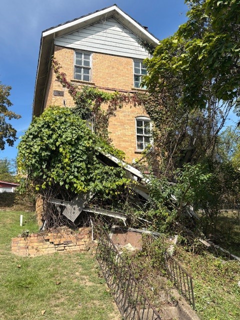 310 2nd St — photo 3