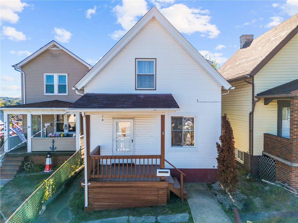 716 Saint Clair Ave — photo 1