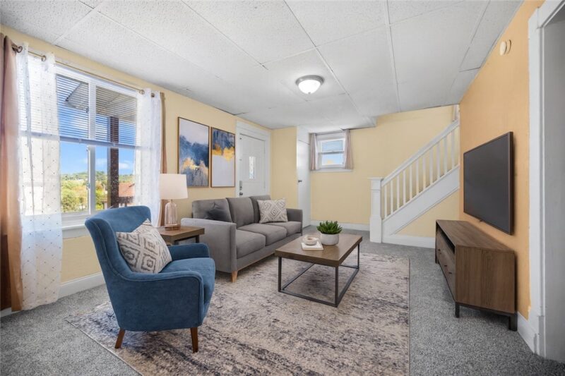 716 Saint Clair Ave — photo 3