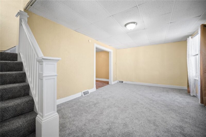 716 Saint Clair Ave — photo 5