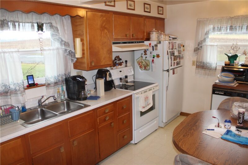 121 Powell Road — photo 8