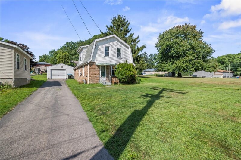 2239 Woodbine Dr — photo 2