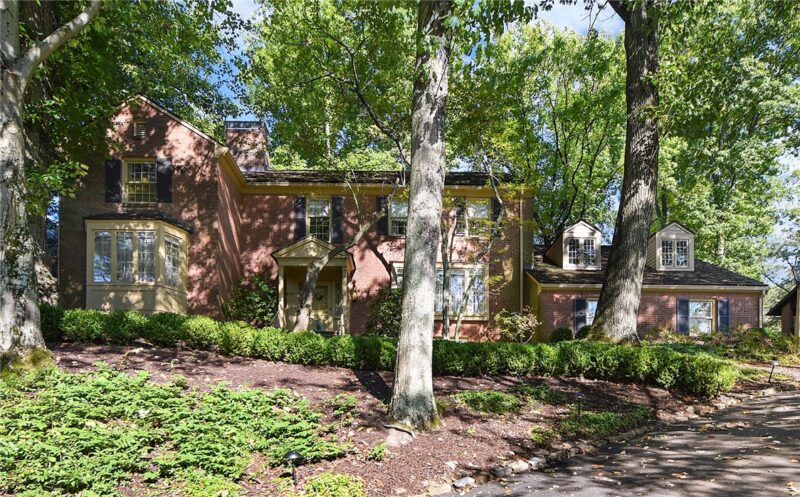 465 Woodland Hills Dr — photo 2