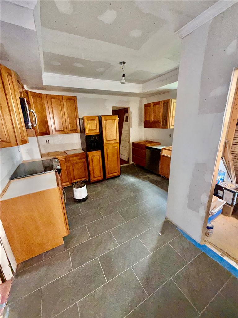 1594 Johnston Ave — photo 2