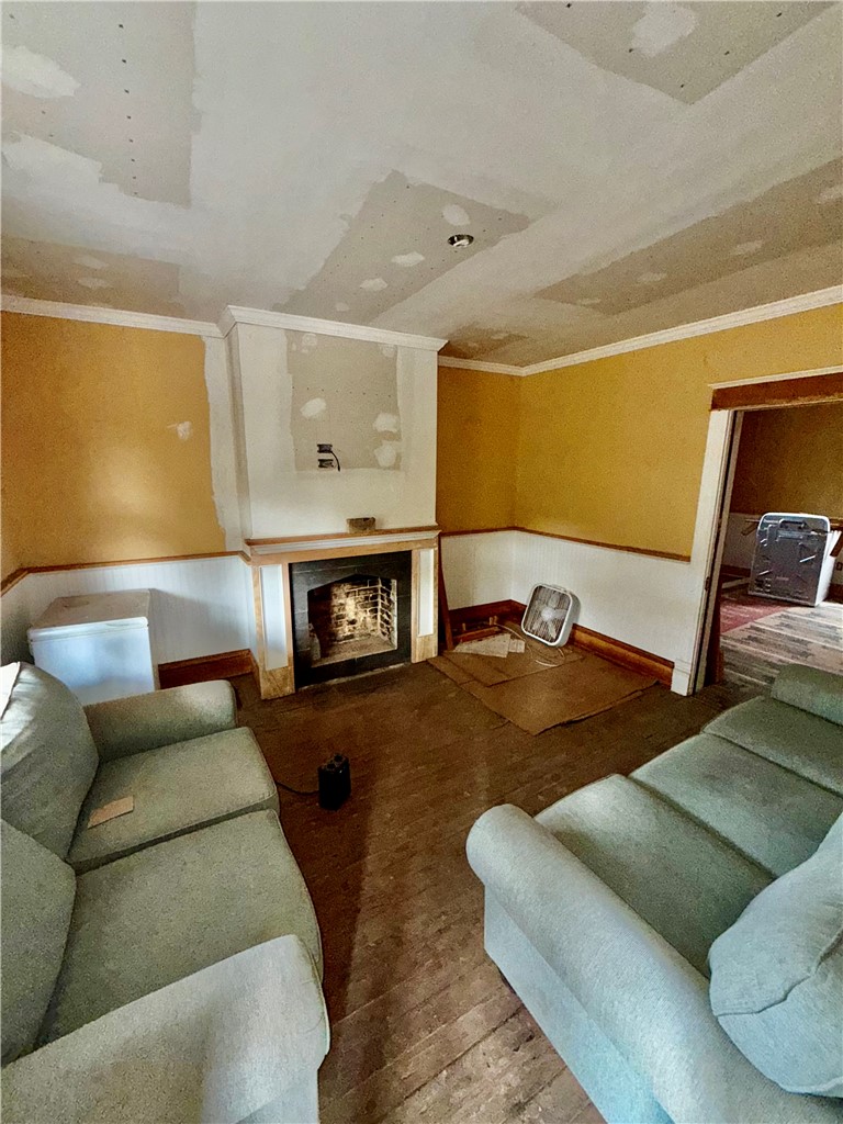 1594 Johnston Ave — photo 4