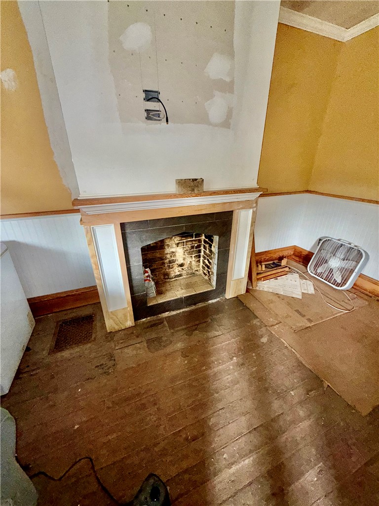 1594 Johnston Ave — photo 5
