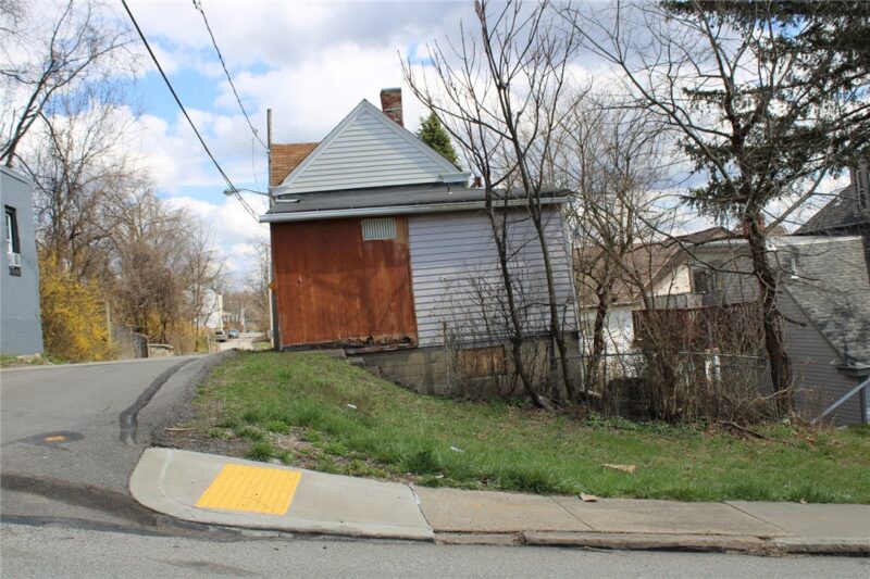 2206 Elsie St — photo 2