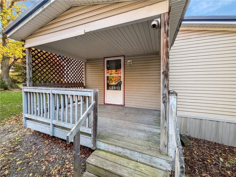 626 Quemahoning St — photo 2