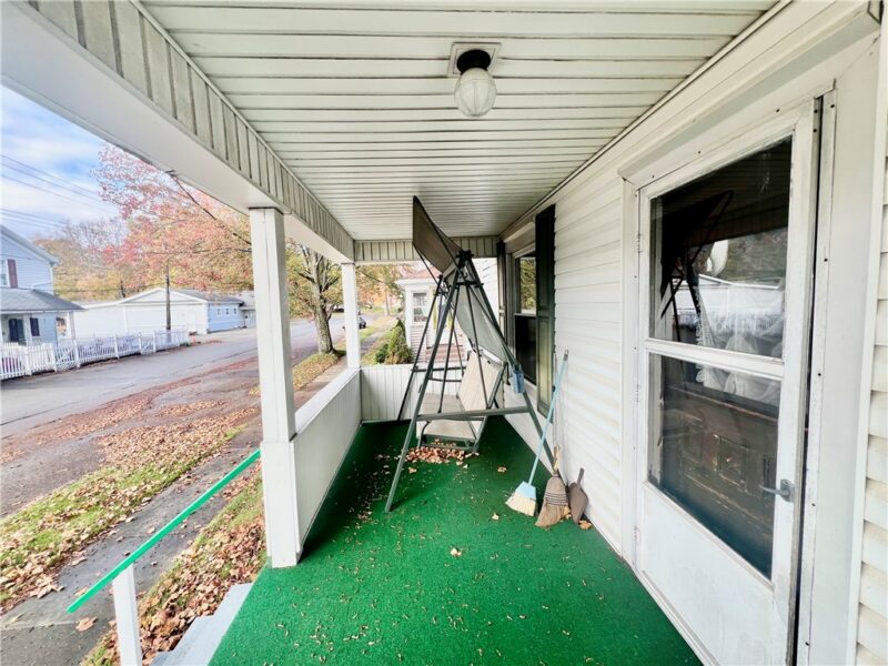 28 Railroad Ave — photo 5