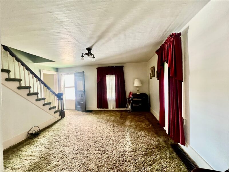 28 Railroad Ave — photo 8