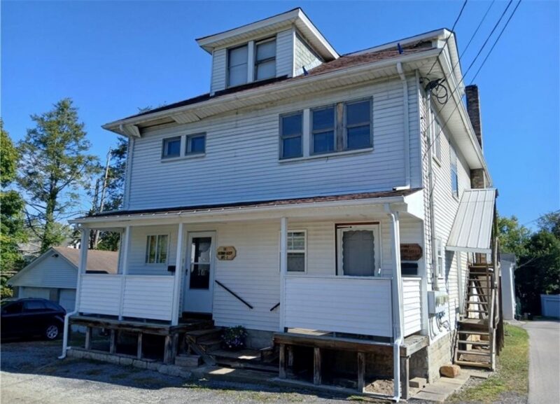 102 N Hickory Alley