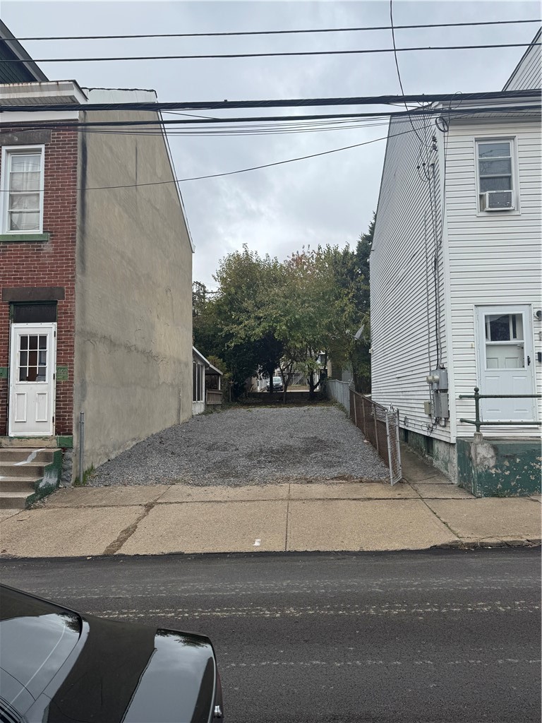 604 Edmond St — photo 3