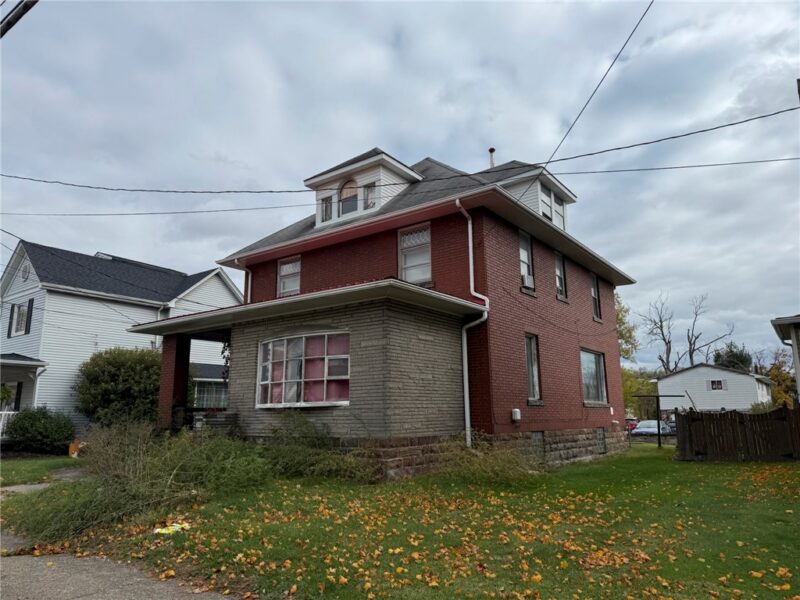 216 E Pike St — photo 3