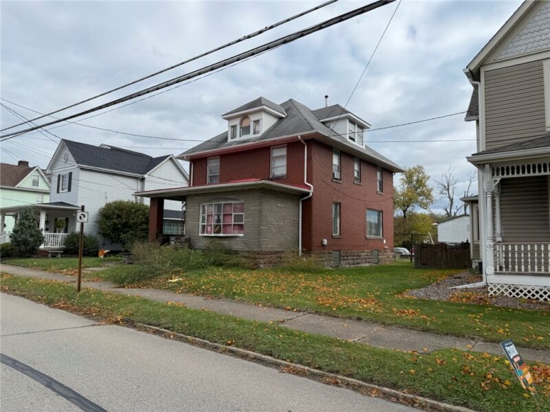 216 E Pike St — photo 4