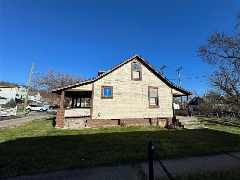 220 E Jackson St — photo 8
