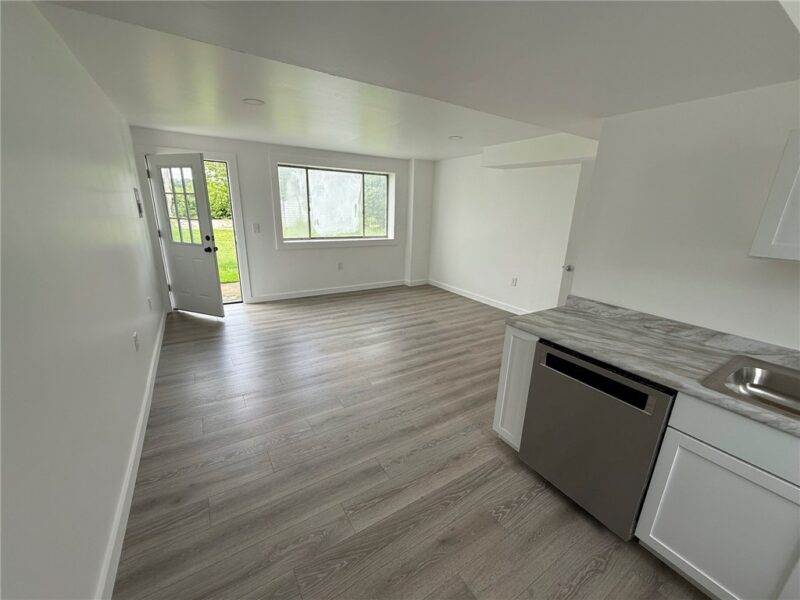 216 E Jackson St — photo 3