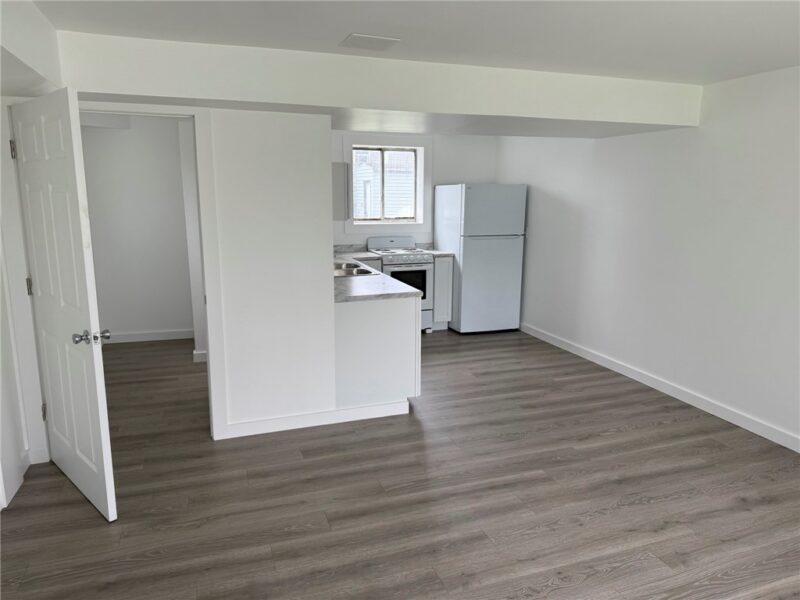 216 E Jackson St — photo 4