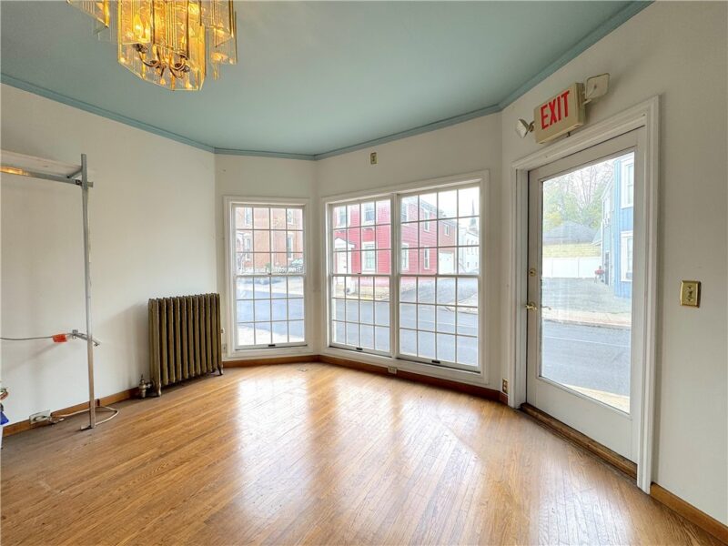 439 S Maple Ave — photo 5