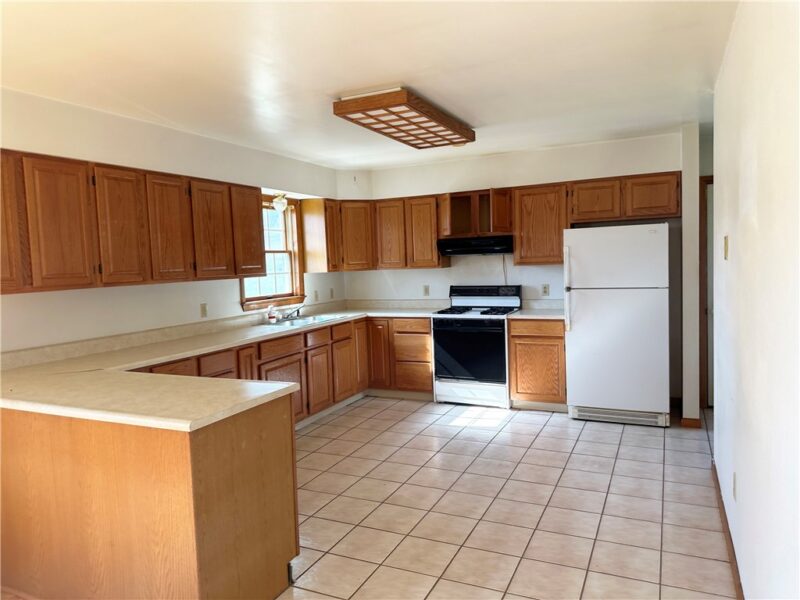100 Belmont Ave — photo 3