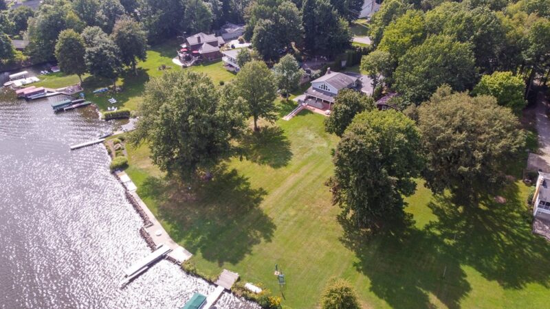 910 Latonka Drive — photo 2