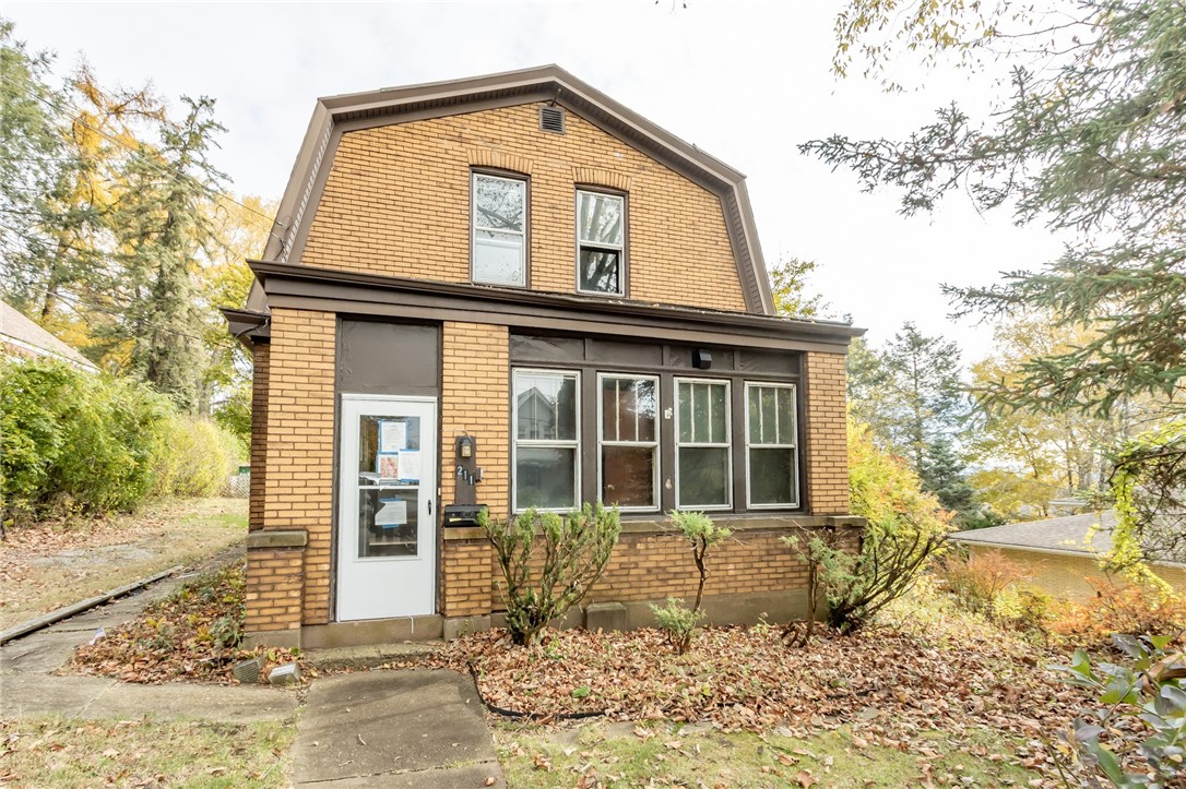 211 Wallace Ave — photo 1