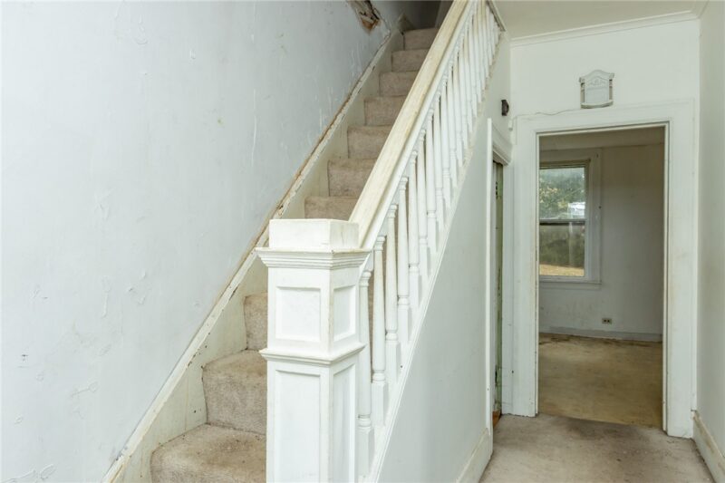 211 Wallace Ave — photo 6
