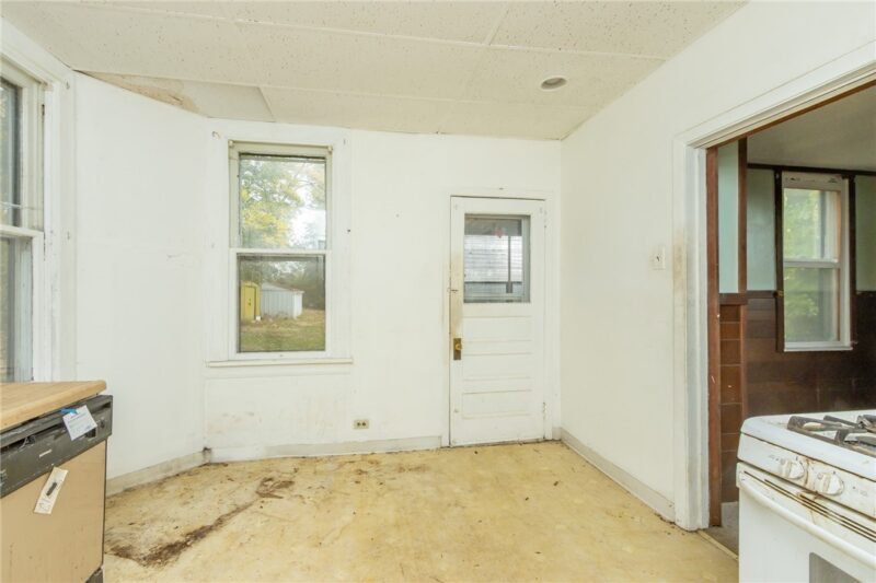 211 Wallace Ave — photo 7