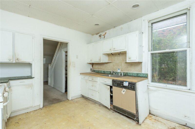 211 Wallace Ave — photo 8