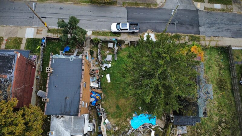 1327 Grotto St — photo 3